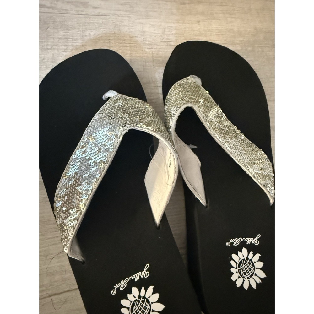NEW Yellow Box Yellowbox Chamomile Flip Flops Size 7.5  Silver Sequins - Picture 5 of 7